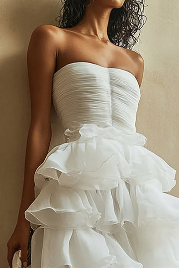 Organza blanc Une ligne sans bretelles à volants longue de graduation
